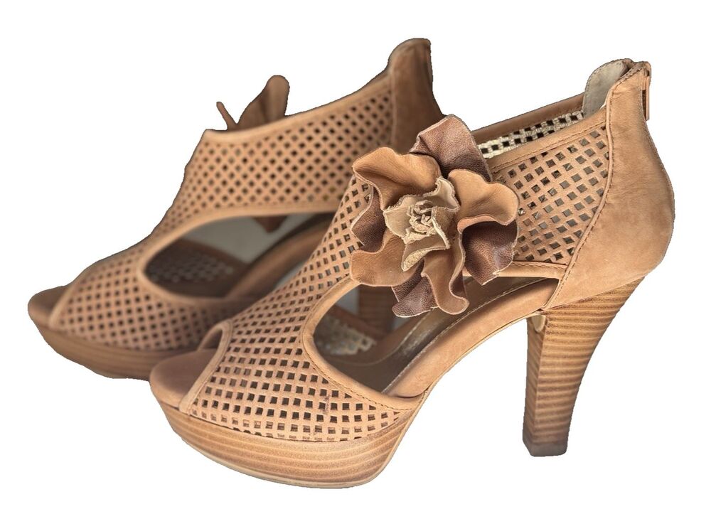 Sofft St. Malo Platform Neutral Tan Leather Perforated Shoes W/ Flower 8.5